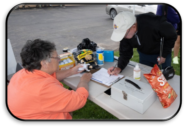 Dianne registers a contestant